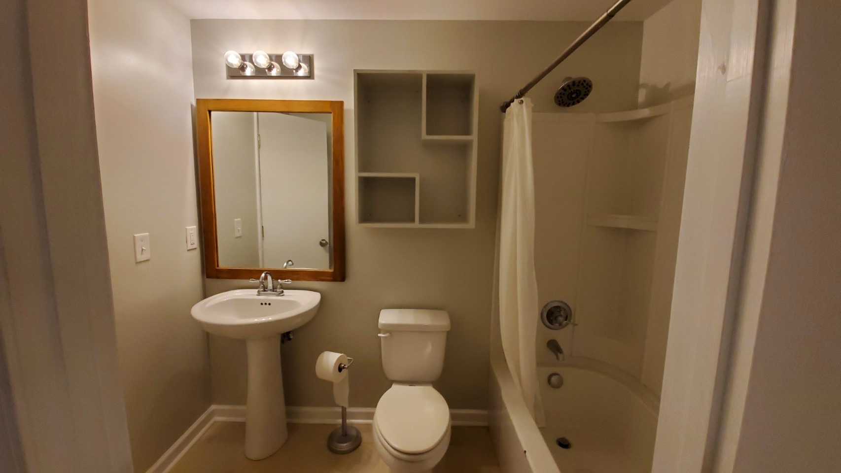 bedroom-4-bathroom.jpg